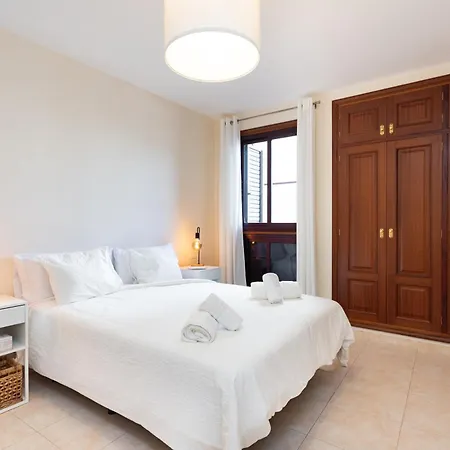 Home2book Design & Luminous Cruz Center Apartment
