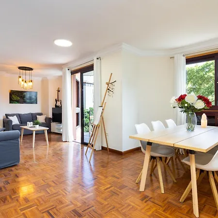 Home2book Design & Luminous Cruz Center