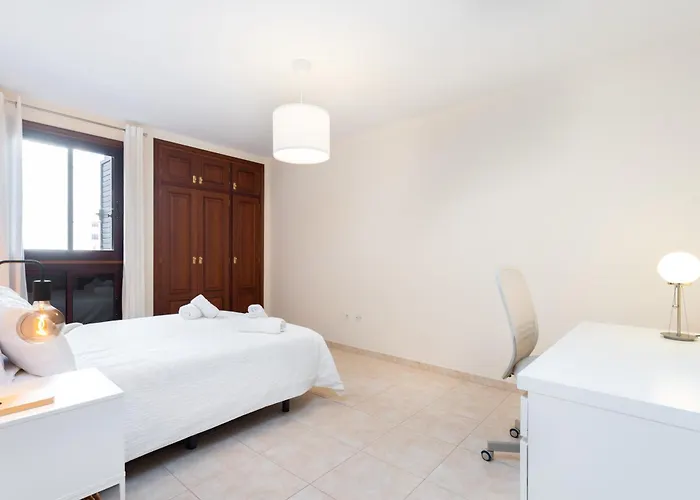 Home2book Design & Luminous Cruz Center Santa Cruz de Tenerife