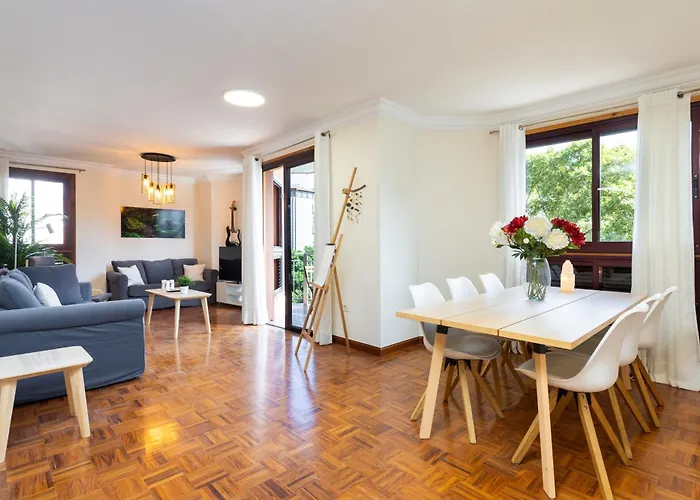 Home2book Design & Luminous Cruz Center